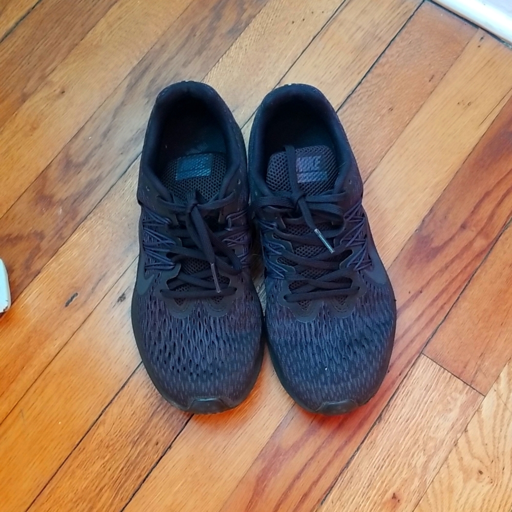 Nike womens size 7.5 Black